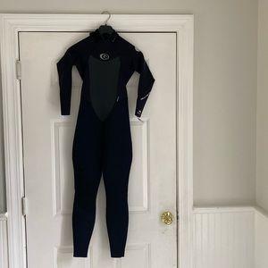 Brand new rip curl women’s size 4 full wetsuit brand new